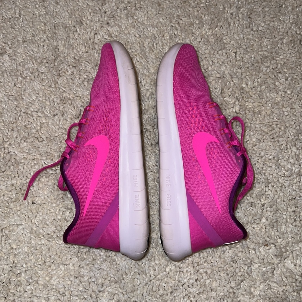 Nike free run , color fire pink size 8.5 women’s